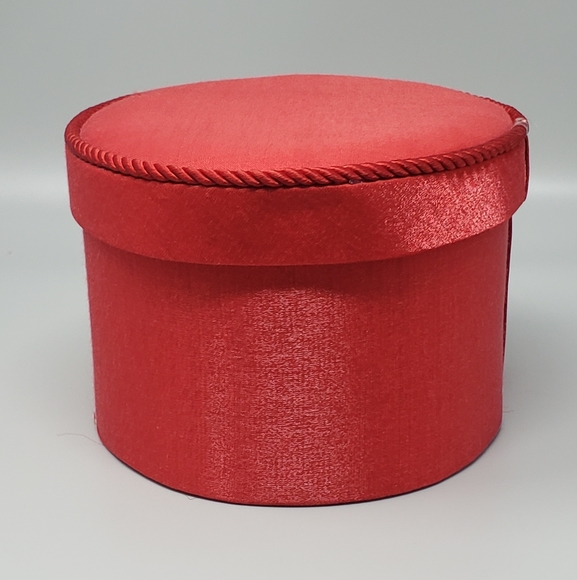 Oval-Shaped Red Storage Box - Picture 3 of 15